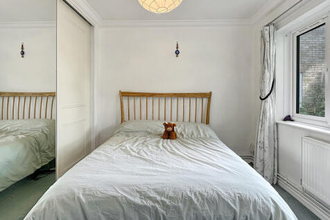 Bed 1.2