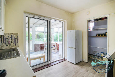 Kitchen towards conservatory