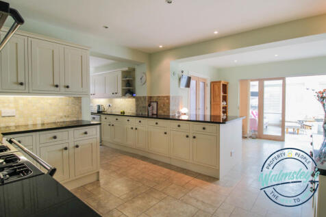 Kitchen breakfast room