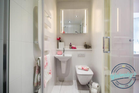 En-suite to bedroom two