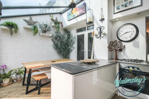 Kitchen dining area