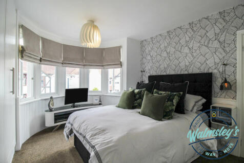 Double bedroom to frontage