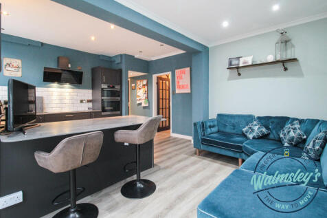Kitchen dining &amp; family room
