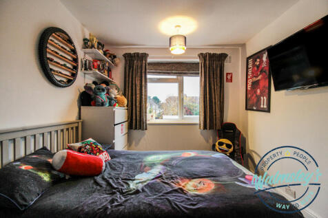 Double bedroom to rear