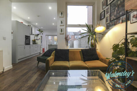 Sitting dining room &amp; open plan kitchen