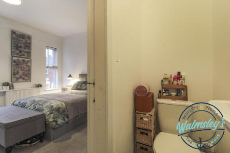 Ensuite shower room to main bedroom