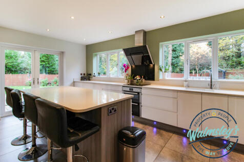 Kitchen dining family room