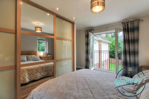 Main bedroom with French doors to balcony &amp; En-sui