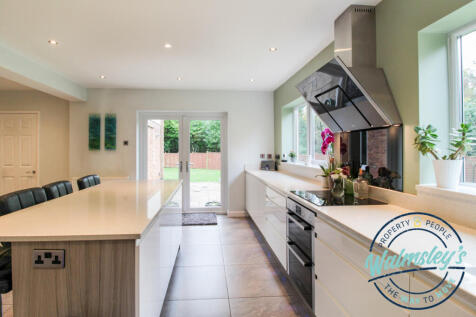Kitchen dining &amp; family room