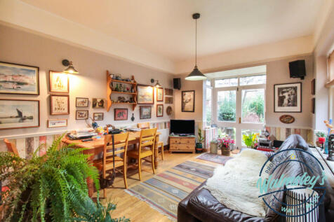 Kitchen dining area