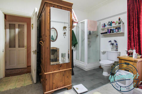 Rear reception with en-suite shower area