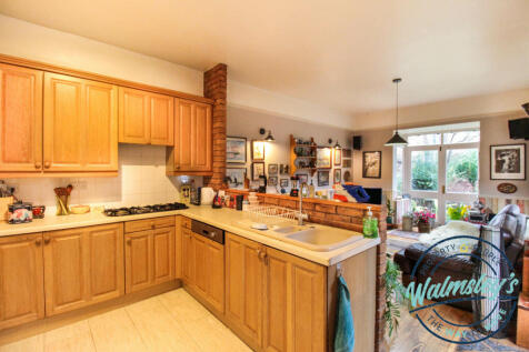 Kitchen dining family room