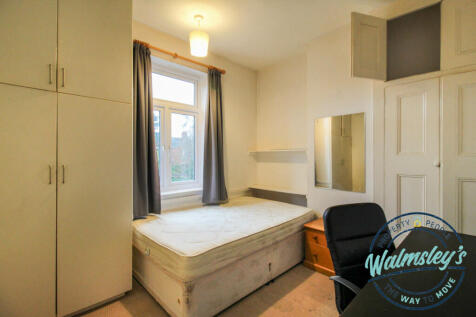Rear double bedroom