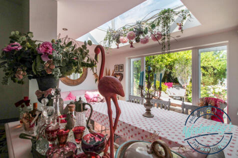 Dining &amp; family room