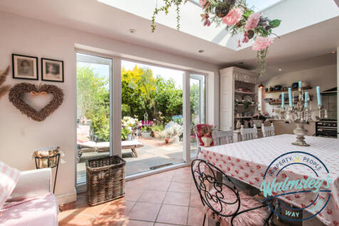 Kitchen dining room