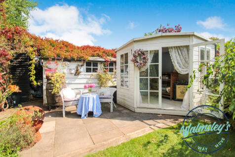 Summer house and storage to rear