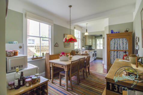 Spacious dining kitchen with walk in larder