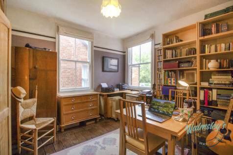 Middle first floor dual aspect bedroom