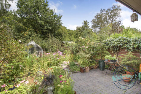 Delightful, private mature gardens