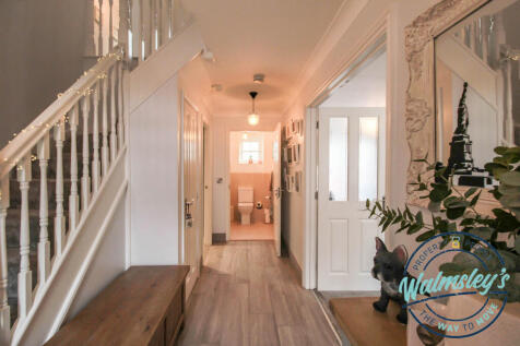 Hallway &amp; cloakoom