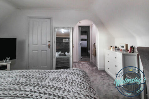 Main bedroom with dressing room &amp; ensuite