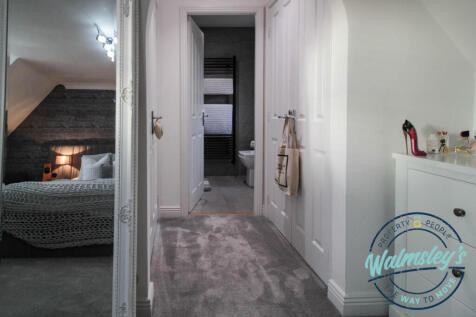 Dressing room towards en-suite