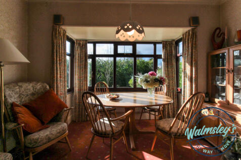 Sitting room with bay