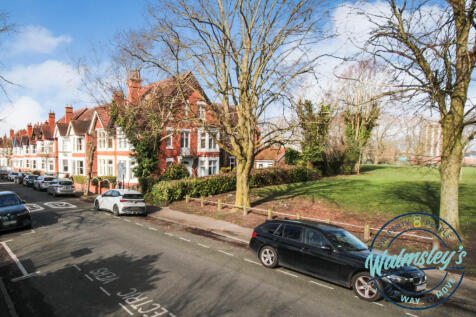 Close to Spencer Park &amp; Train Station