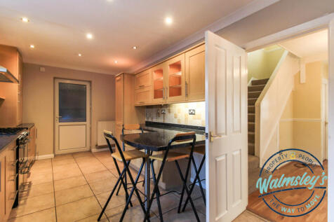 Kitchen towards hallway