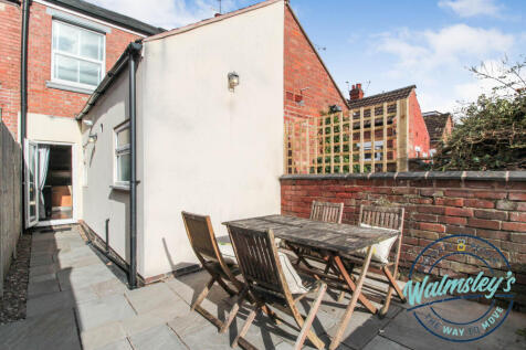 Patio to rear