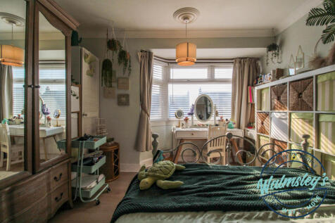 Rear double bedroom
