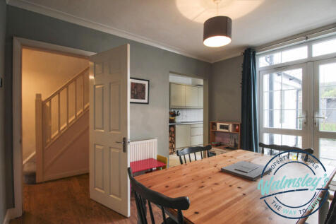 Dining room to rear
