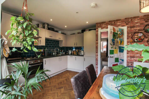 Kitchen dining room