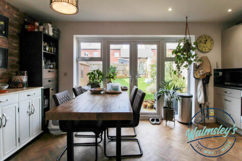 Kitchen dining room