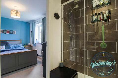 Ensuite to bathroom