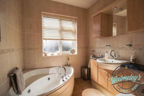 Bathroom with four piece suite