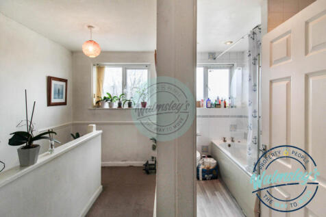 Landing of 88 &amp; Bathroom