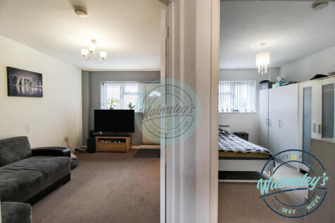 86 Sitting &amp; bedroom