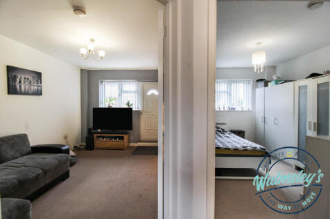 86 Sitting &amp; bedroom