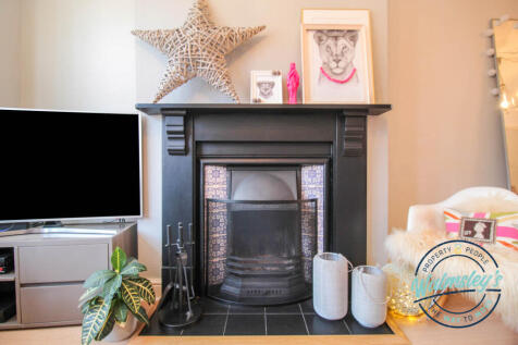 Sitting room open fireplace