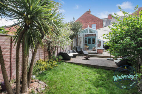 Private &amp; lush rear gardens