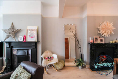 Sitting &amp; dining room