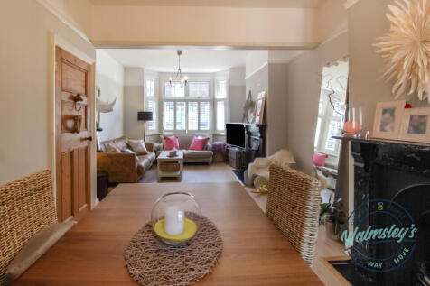 Sitting &amp; dining room