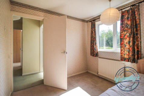 Rear bedroom