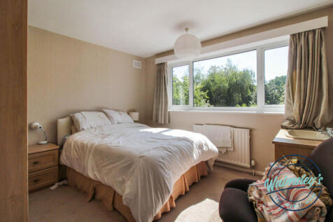 Rear double bedroom