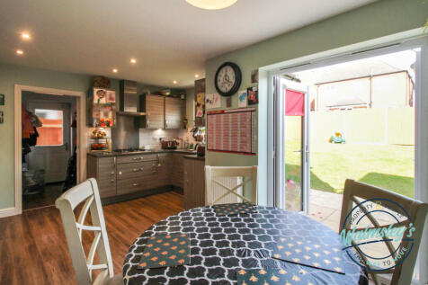 Kitchen dining