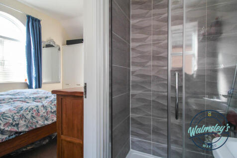 En-suite to main bedroom