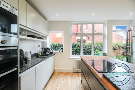 Kitchen breakfast room