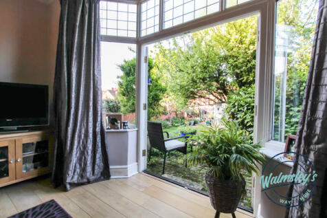 Bay window &amp; French doors to garden
