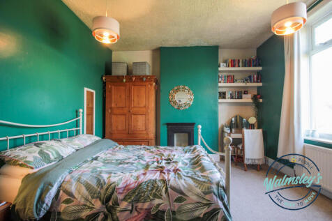 Rear double bedroom